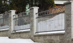 detail napojení plotových dílců Trend Otava do sloupků v různých výškách